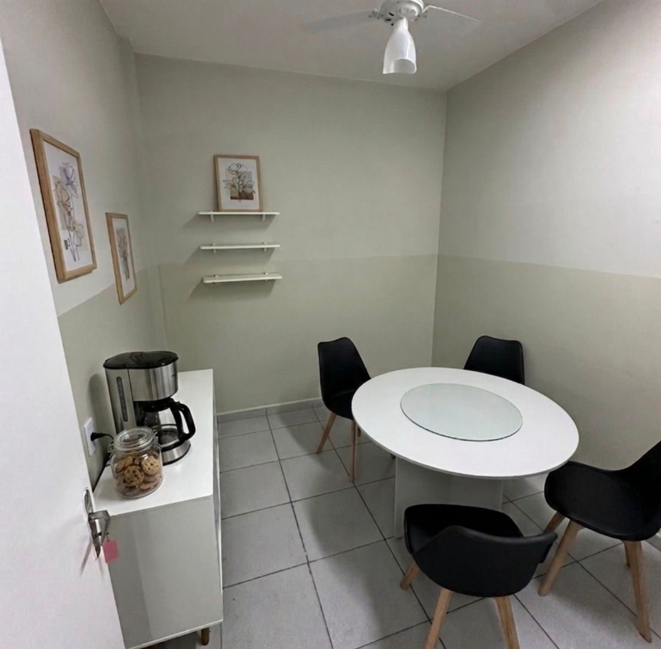 Sala de reunião e acolhimento das famílias